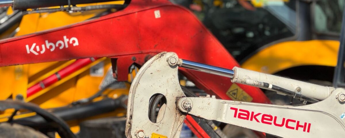 difference-choosing-between-similar-tools-machines